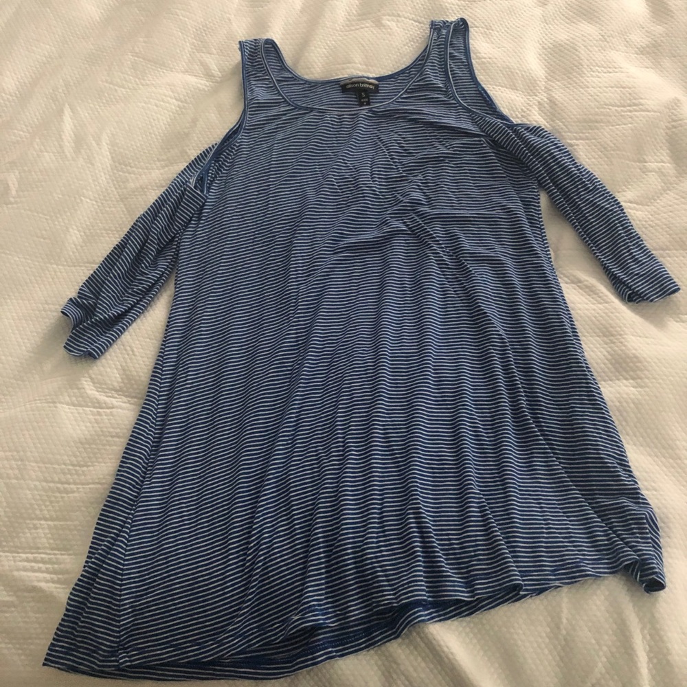 Cold-shoulder tunic